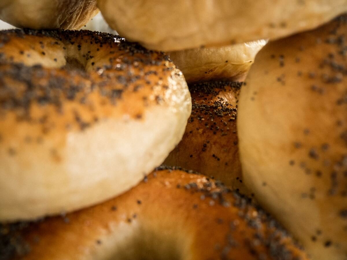 7-ways-to-eat-a-bagel-peta