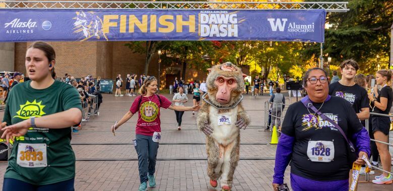 Dorothy and other runners at the dawg dash