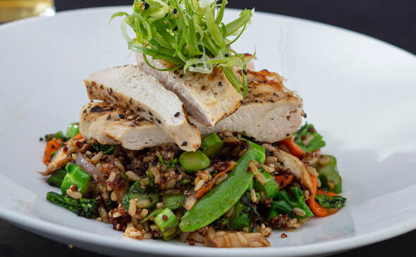 vegan chicken bowl at yardhouse